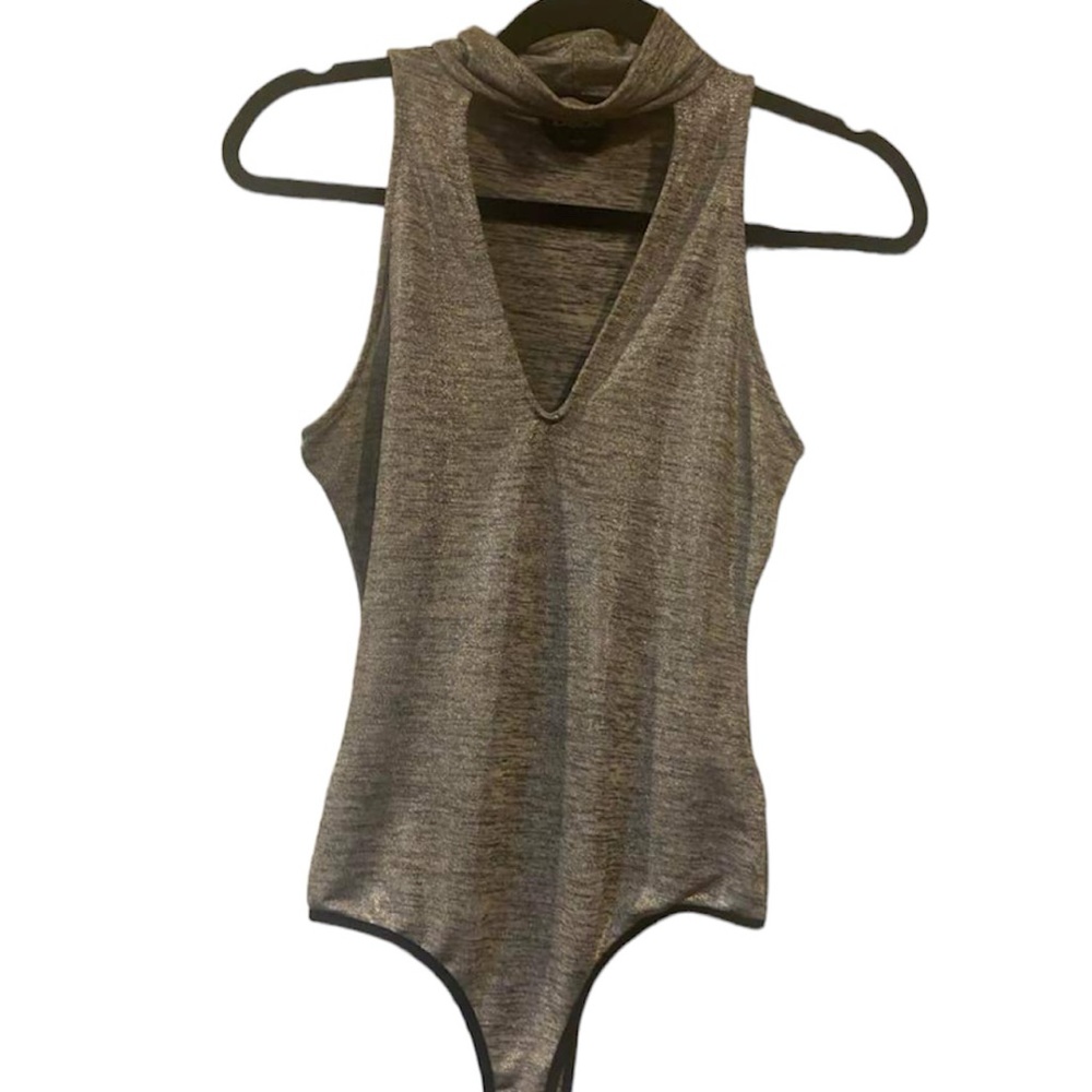 Bebe  V-Neck Short Sleeve Bodysuit Size Small